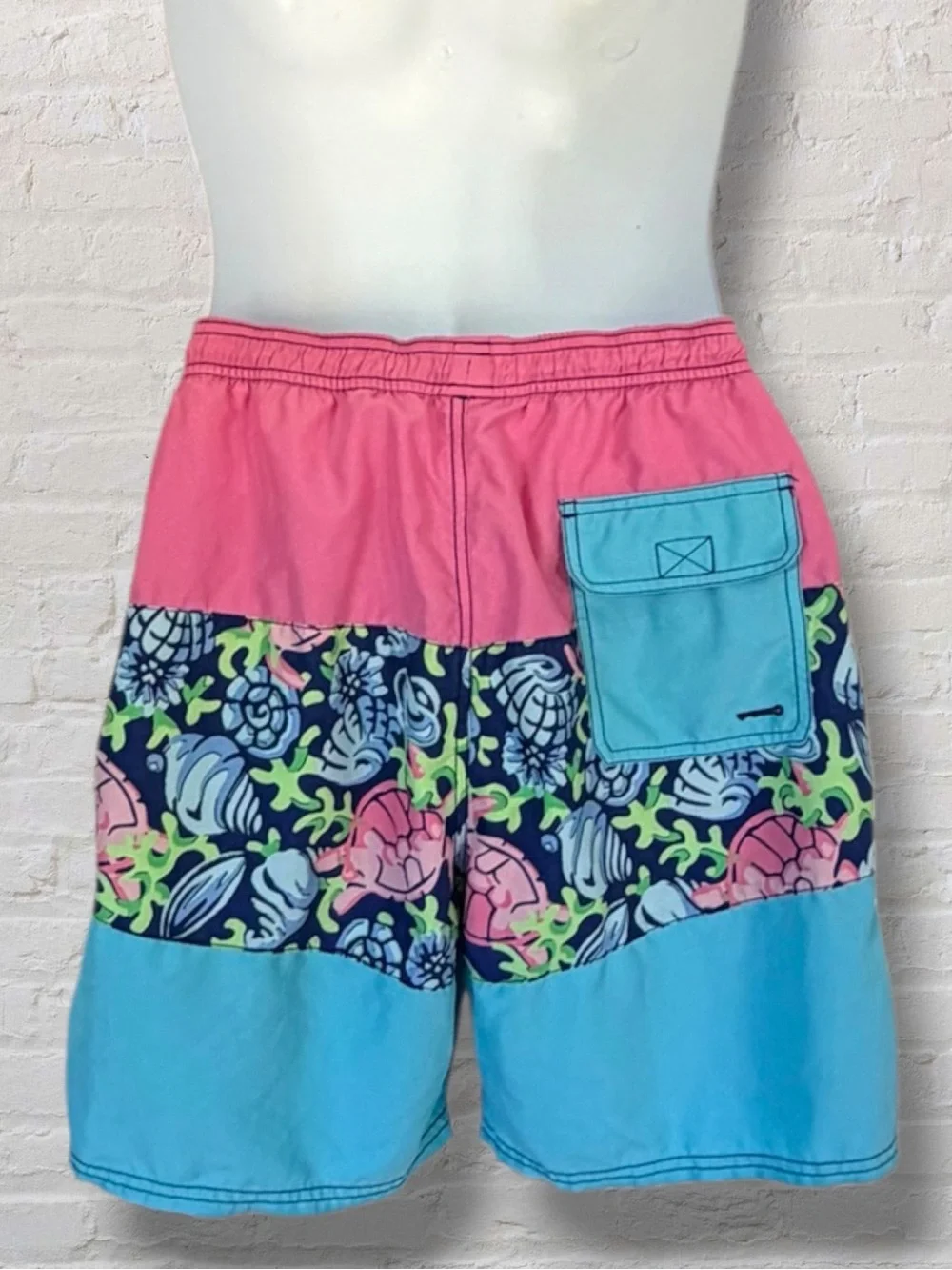 Vineyard Vines Swim Trunks Large Sea Turtle Coral Reef Print Pink Blue MeshLined